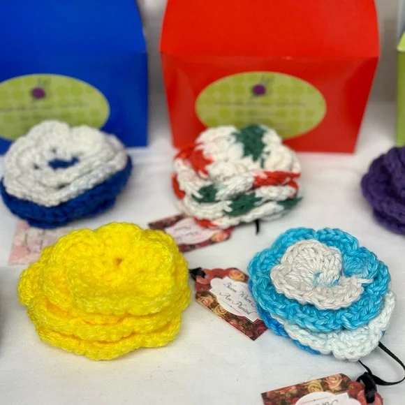 Handmade Crochet Flower Pins New comes with gift box - Picture 4 of 11